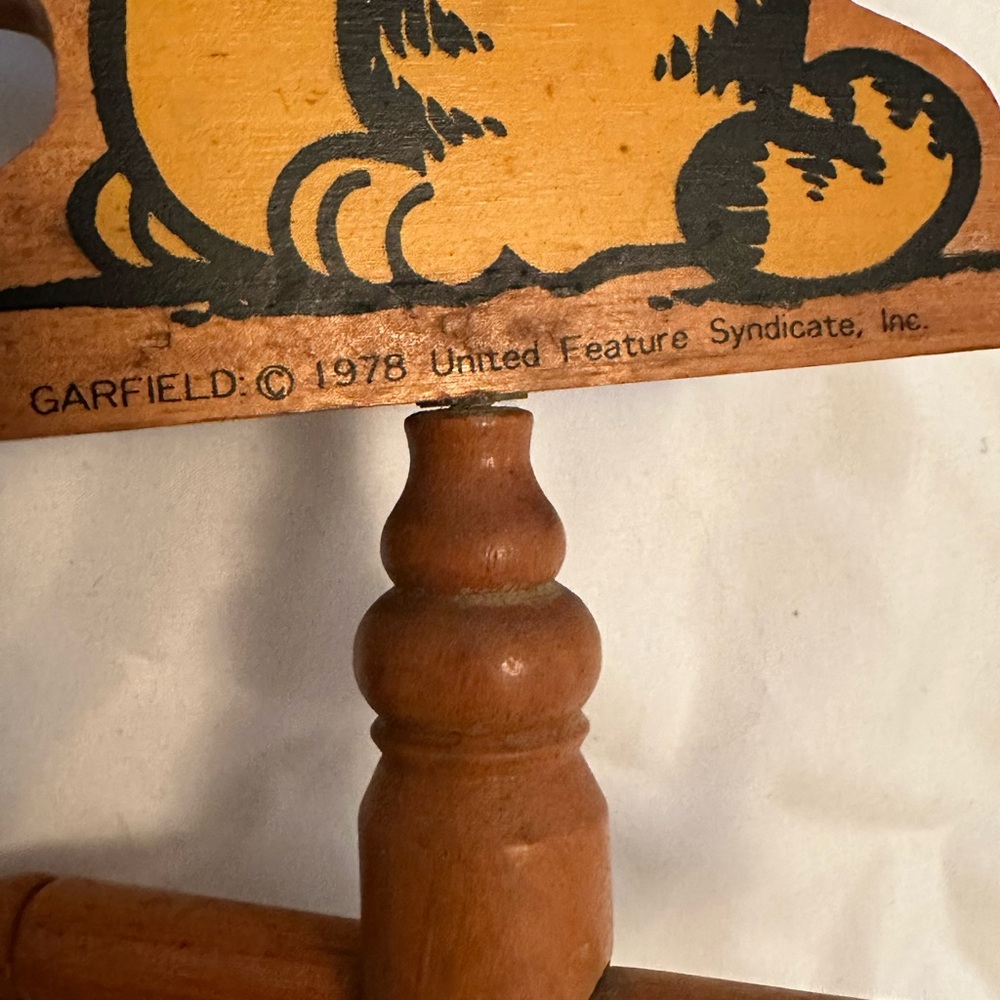 🐕 Garfield Wooden Mug Tree with Character Top and McDonald’s Mugs - Picture 5 of 16